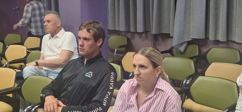 Ed7e2133 F878 4f81 A537 95df88308b04