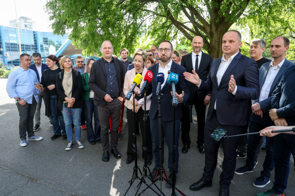 Tomašević predao potpise za kandidaturu, najavljuje ‘mandat razvoja’