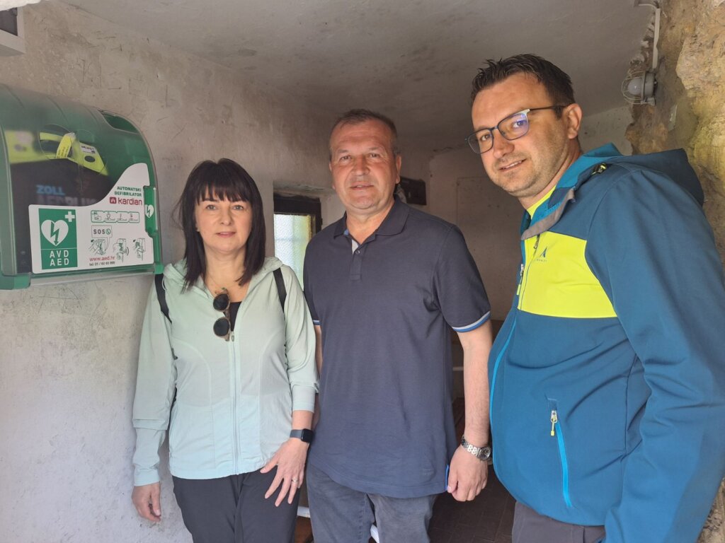 030525 Defibrilator 3