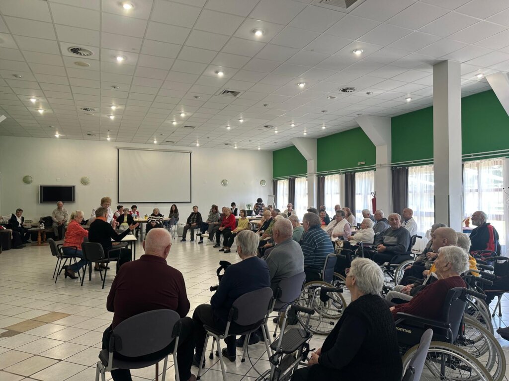 U Caritasovu domu za starije i nemoćne u Vrbovcu gostovala skupina ‘Slavuji’ iz Bjelovara
