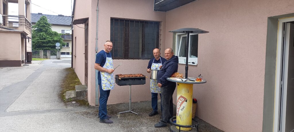 1000d2db 6621 41e0 8d31 B6570dfb2bba