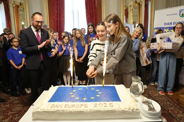 Tomašević uručio nagrade pobjednicima za vizualni i glazbeni identitet uz Dan Europe