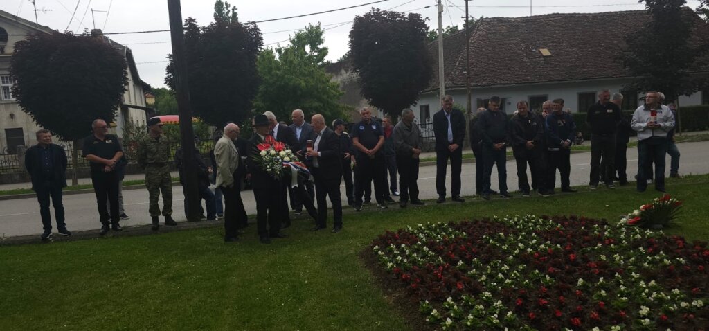 7b607b29 81f0 428c B5ee Caeca166c663