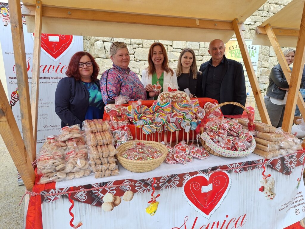 [FOTO] U Srednjoj školi „Arboretum Opeka” otvoren 4. Agrofest