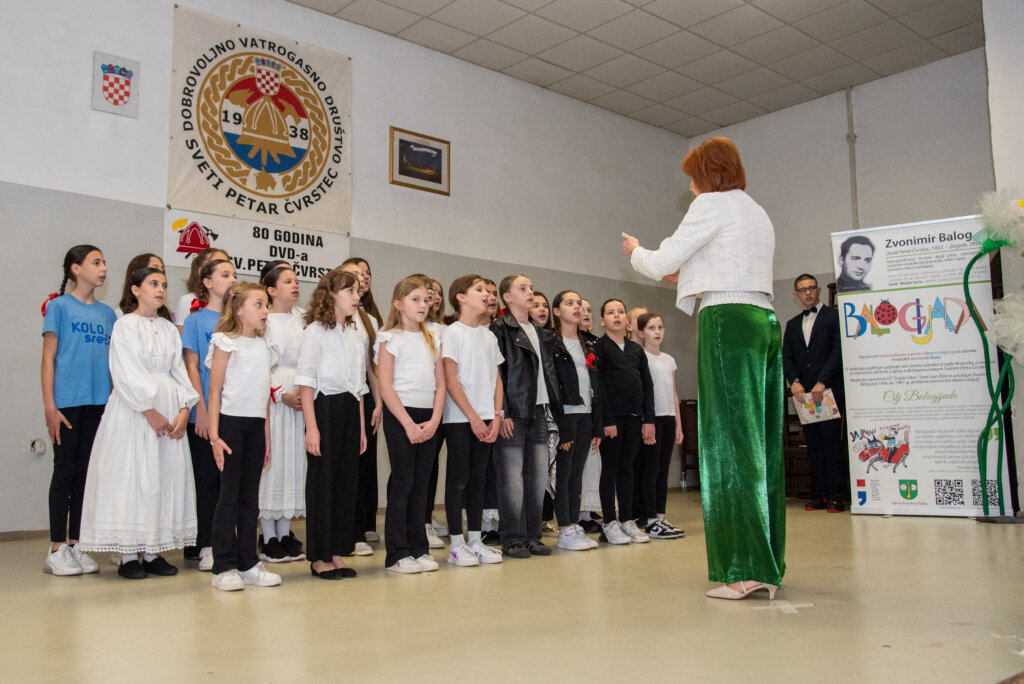 [FOTO] Danas se u Svetom Petru Čvrstecu održava 7. Balogijada, likovno-književna učenička manifestacija