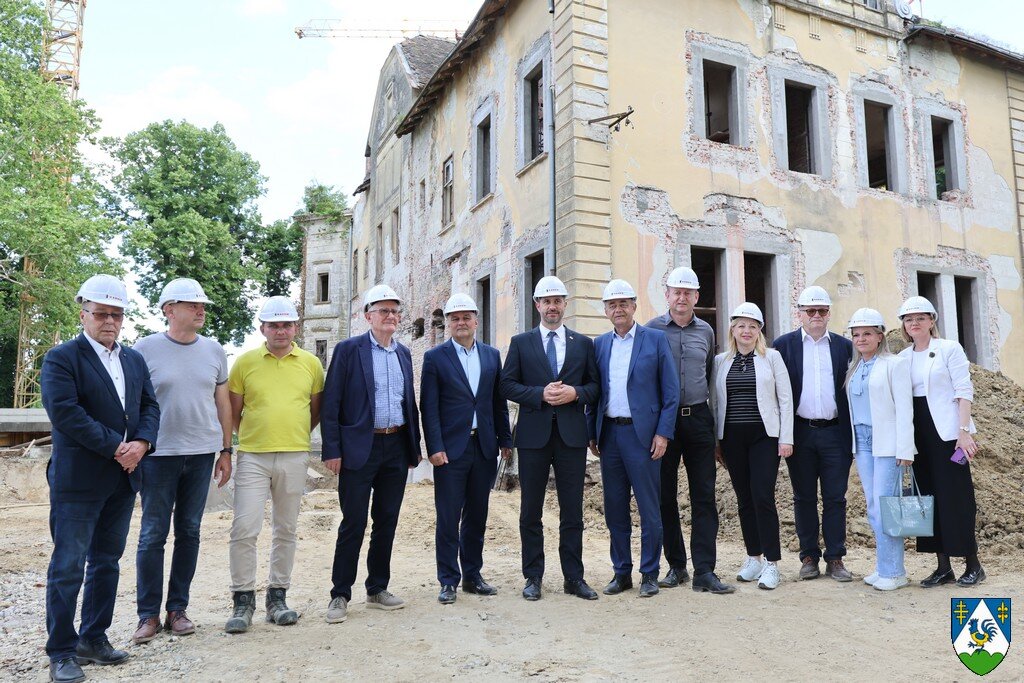 [FOTO] Župan Koren i ministar Glavina obišli radove na obnovi dvorca Inkey