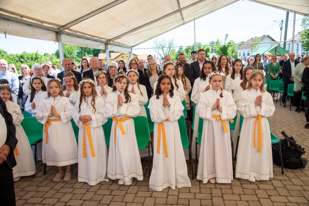 [FOTO/VIDEO] Sakrament prve pričesti u Križevcima