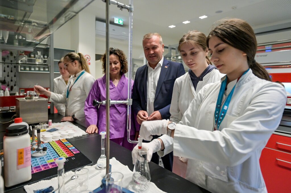 [FOTO] U Medicinskoj školi Varaždin otvorena prva školska ljekarna
