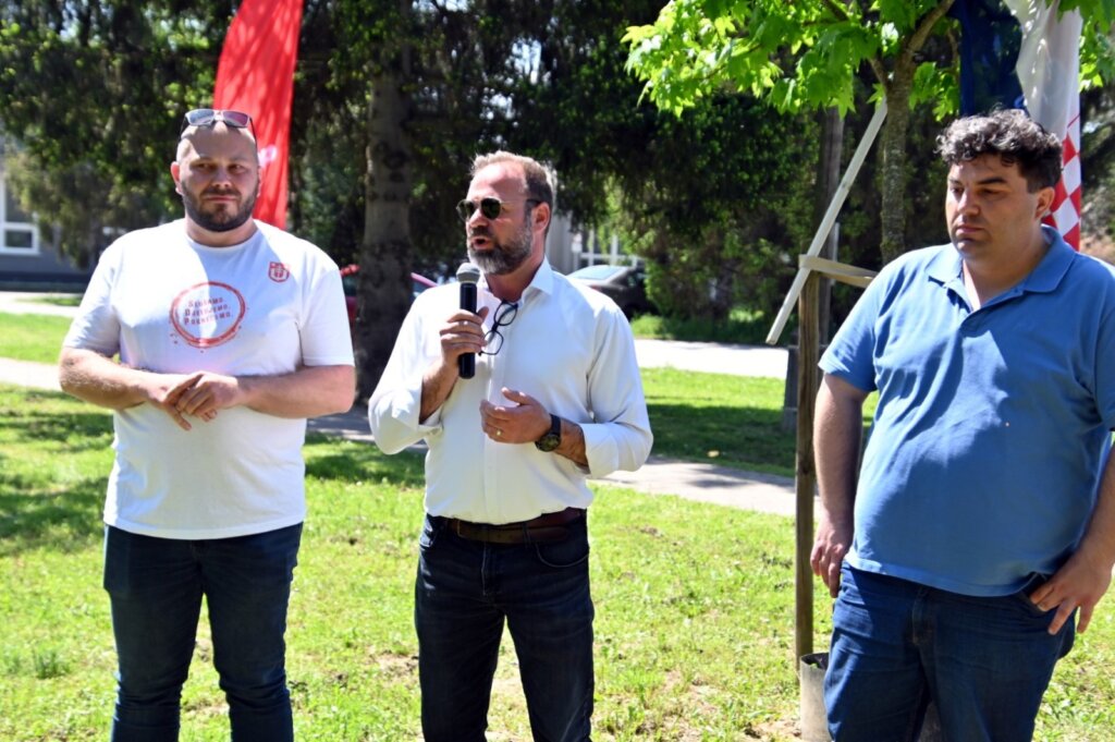 Photo 2025 05 01 15 30 09(1)