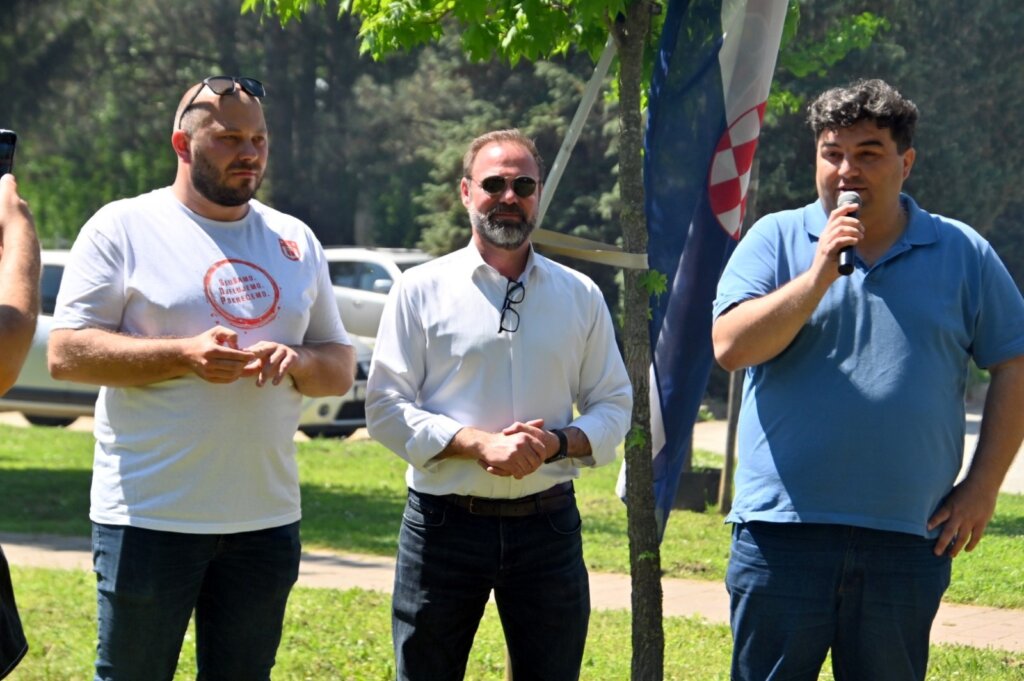 Photo 2025 05 01 15 30 09(2)