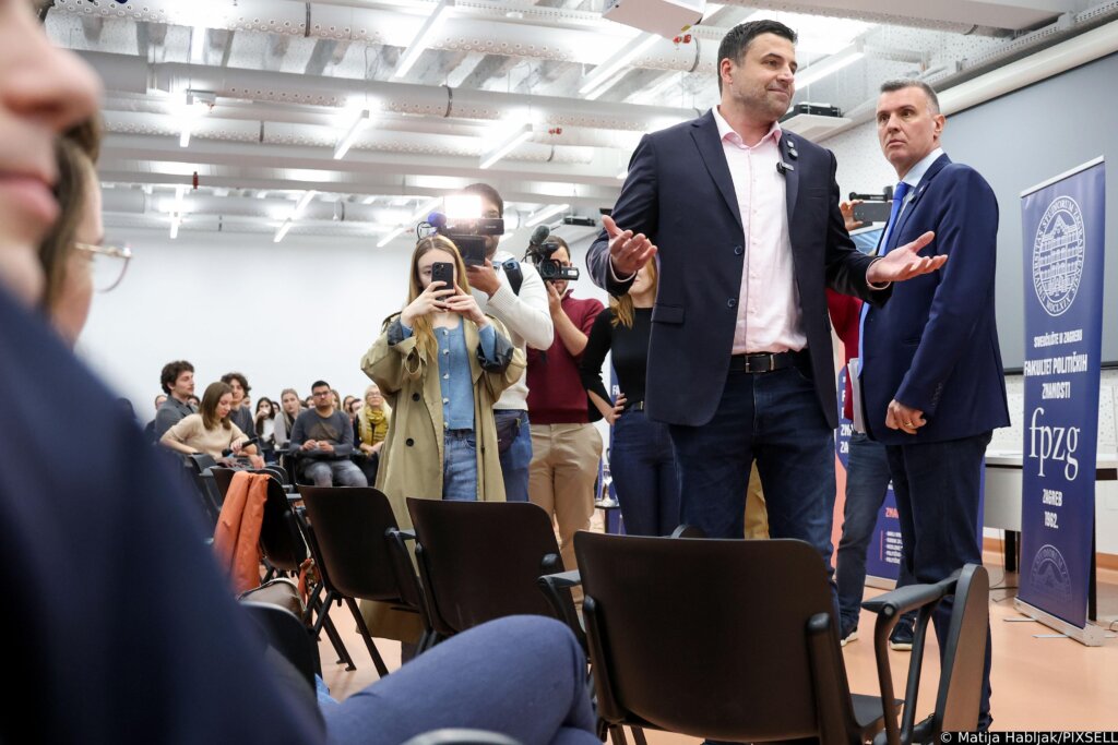 [VIDEO] Kaos na zagrebačkom fakultetu: Bernardić nepozvan upao na debatu i svađao se s organizatorima