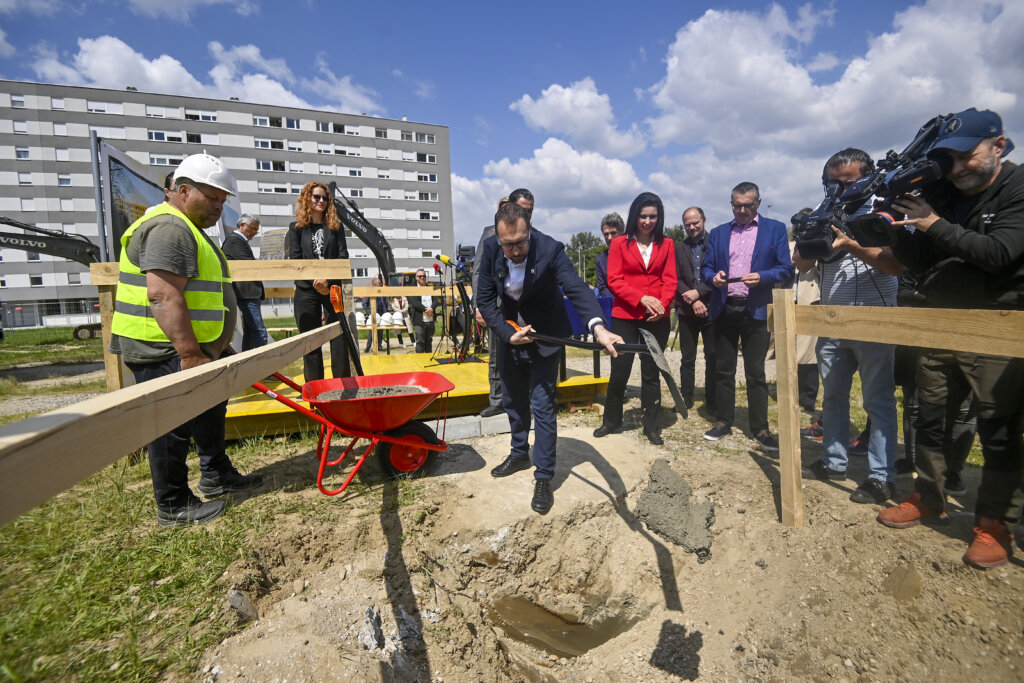 Tomašević položio kamen temeljac za zgradu u Podbrežju za priuštivi i socijalni najam