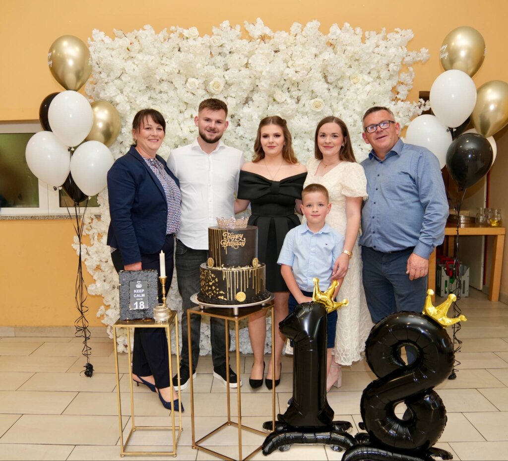 Att.mposla9lmrgfy9l T1yqbekks4iaoxbyxc7jzm Z964