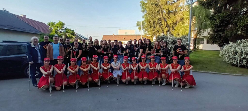 BUDNICA NA PRAZNIK RADA U VRBOVCU Limena glazba i mažoretkinje tradicionalno probudili Vrbovčane