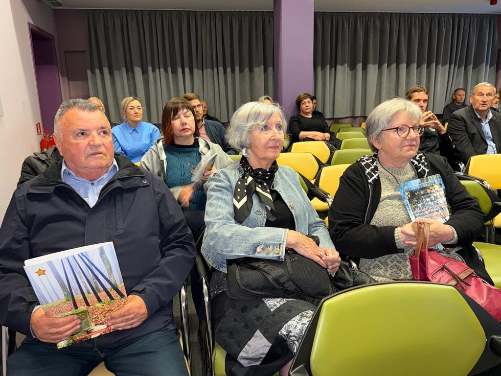 Db9f9927 F32d 4e12 Ac34 D78f79855b47