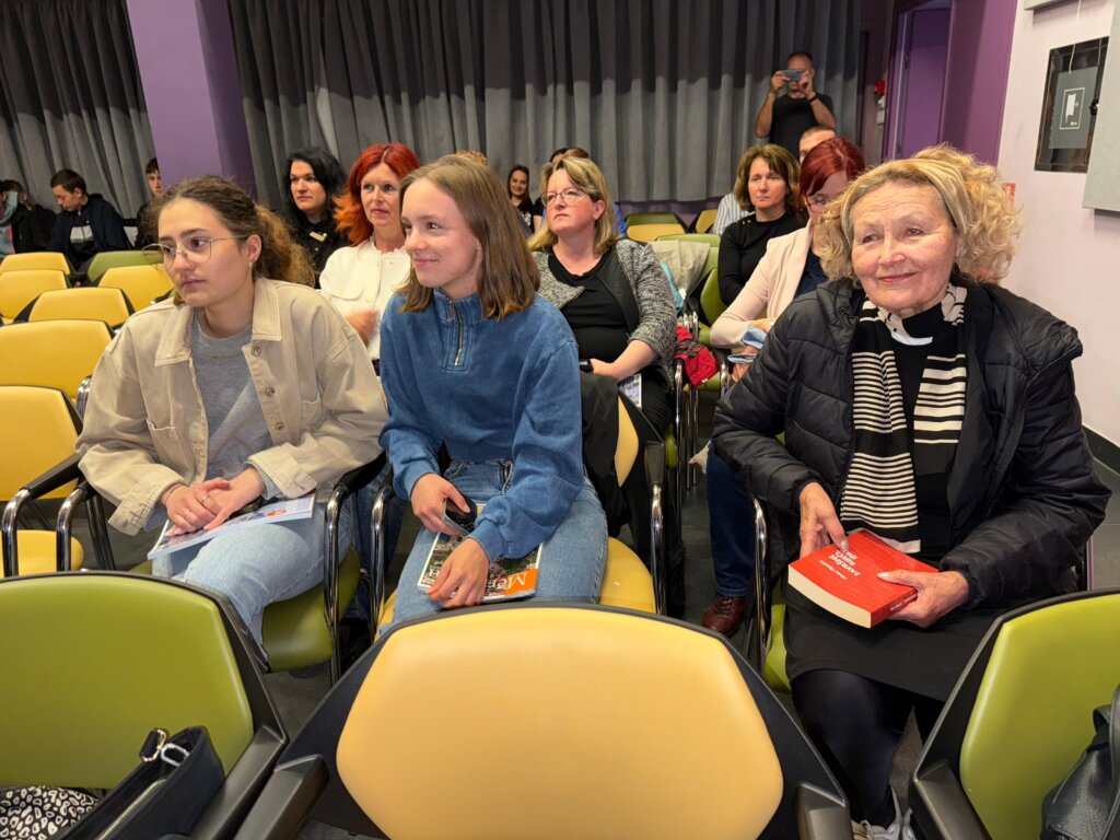 Dcb80bb3 5565 4a53 89bf Ad8eb932c94a