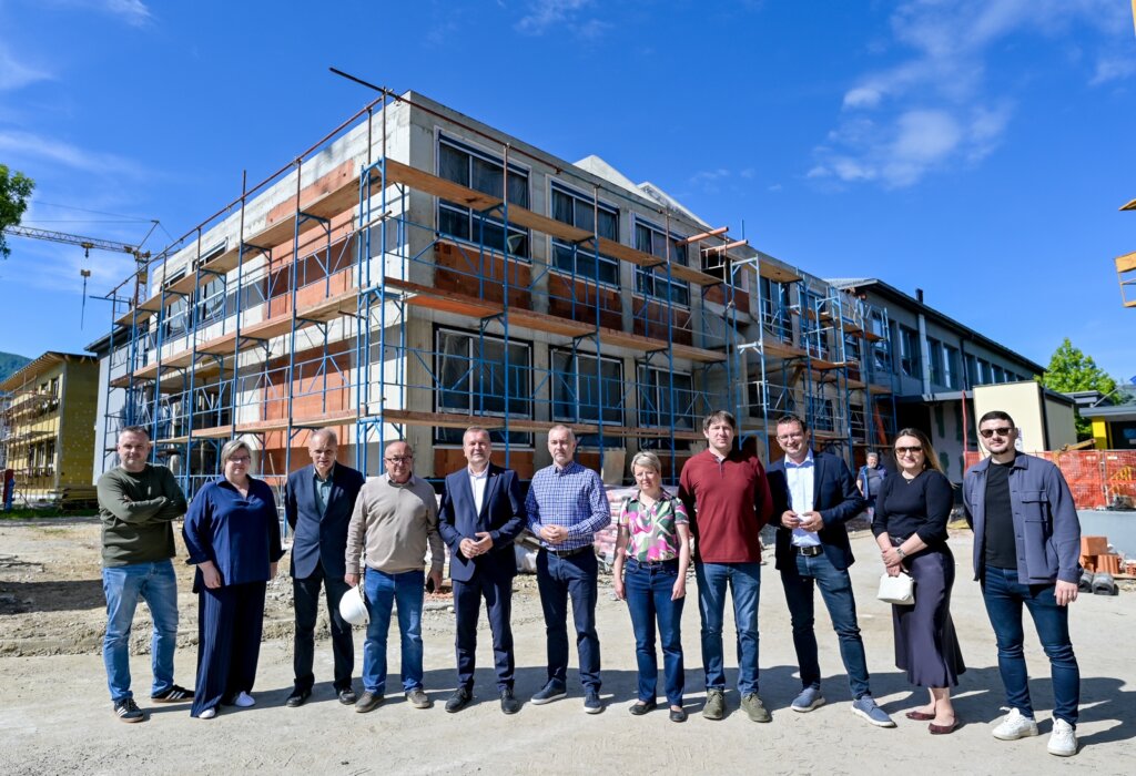 [FOTO] Škola kakvu su čekali 20 godina: Učenici OŠ Ivanec uskoro u jednoj smjeni, novi dio već izgrađen, stiže i oprema