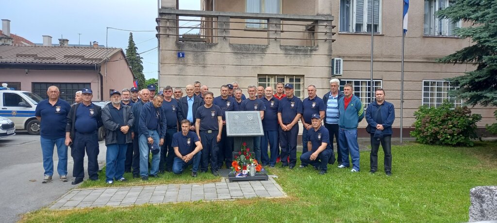 F8289208 B736 4377 B988 9e09ae3c9e3f