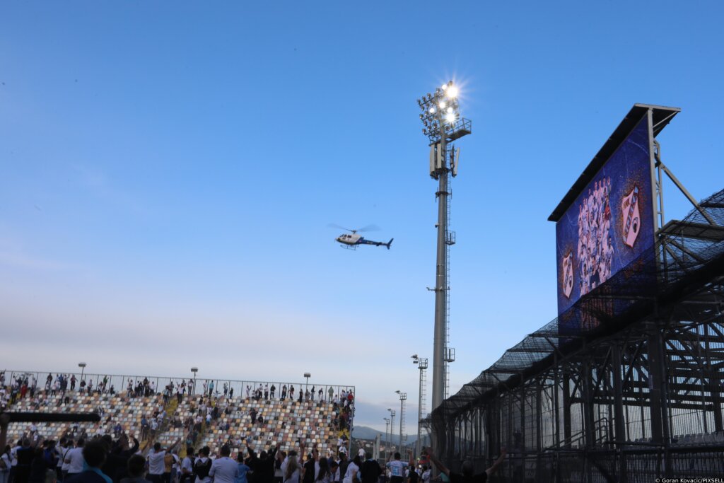 Pehar novom prvaku Rijeci stigao helikopterom