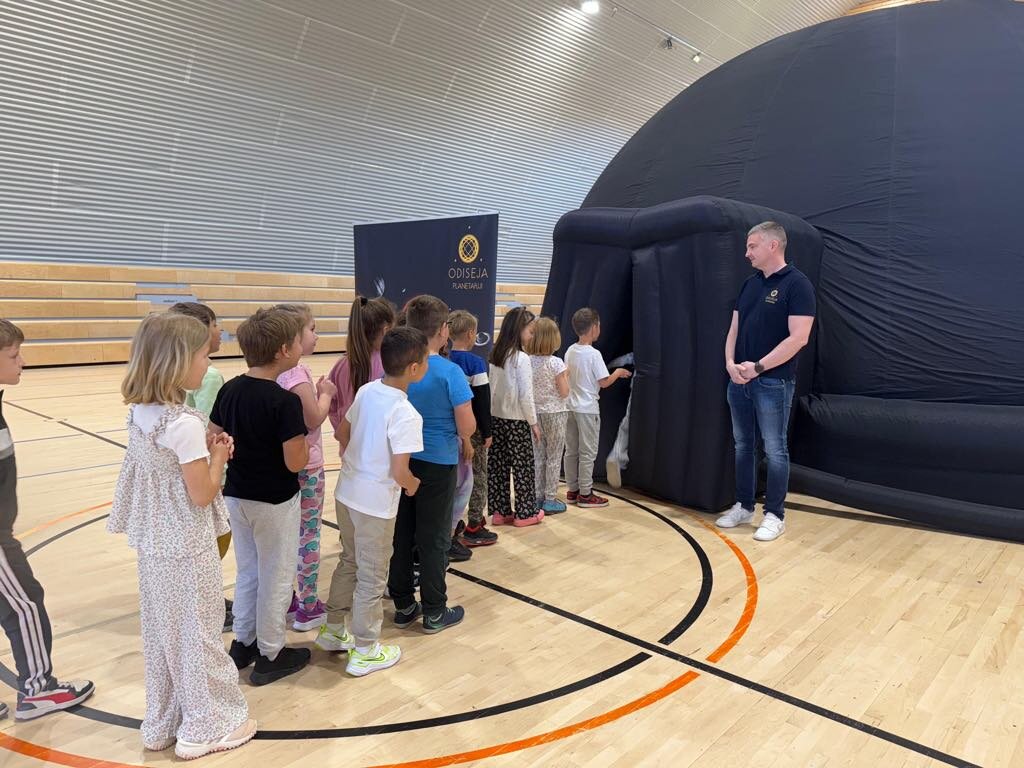 Mobilni Planetarij Modec (1)
