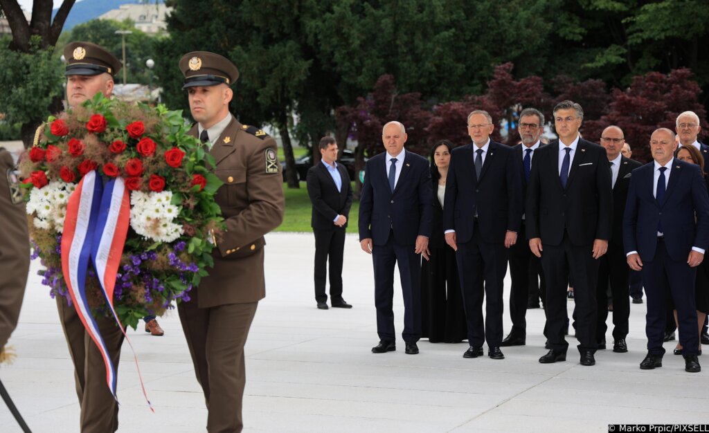Zagreb: Predsjednik Vlade Andrej Plenković I Predsjednik Sabora Gordan Jandroković Položili Vijence Kod Spomenika Domovini Povodom Dana Državnosti