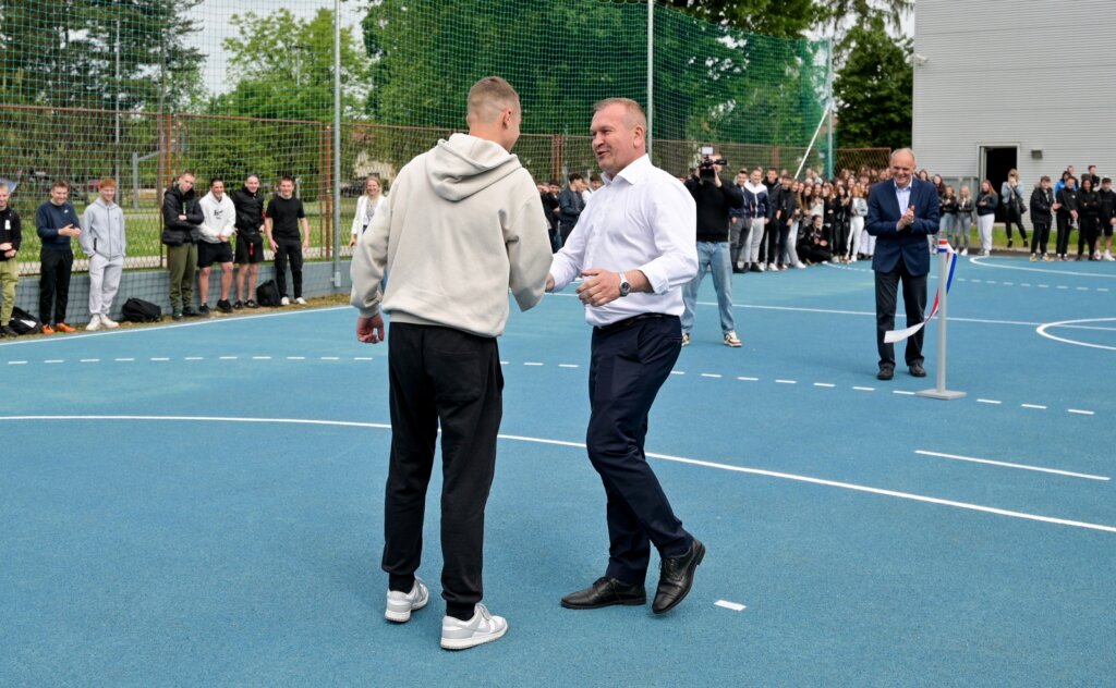 Srednja Strukovna Skola Vz Otvorenje Igralista Mural 2025 (16)