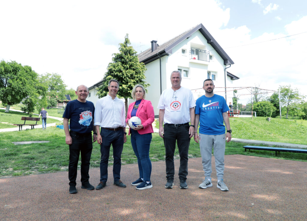 Nogometni i koncertni spektakl u Križevcima humanitarnog karaktera / Župnik Žinić: Spajamo nogomet i glazbu, a sve to povodom 30 godina postojanja Nogometne reprezentacije hrvatskih svećenika