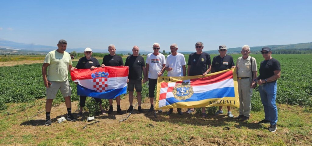 12f99bda F34f 43d3 A11a 995463ad690e