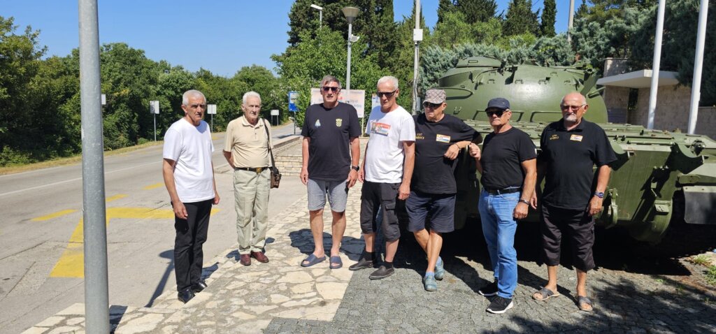 1f5d6995 74cf 4abf B7d5 A67ede0da131