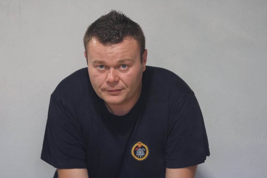 1f93a551 Bf5d 4e45 B5af Fe16cb795ac1