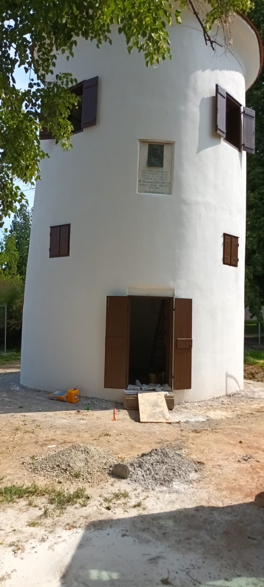 2166b250 27d9 41cb 9c95 65eeb2a582fd