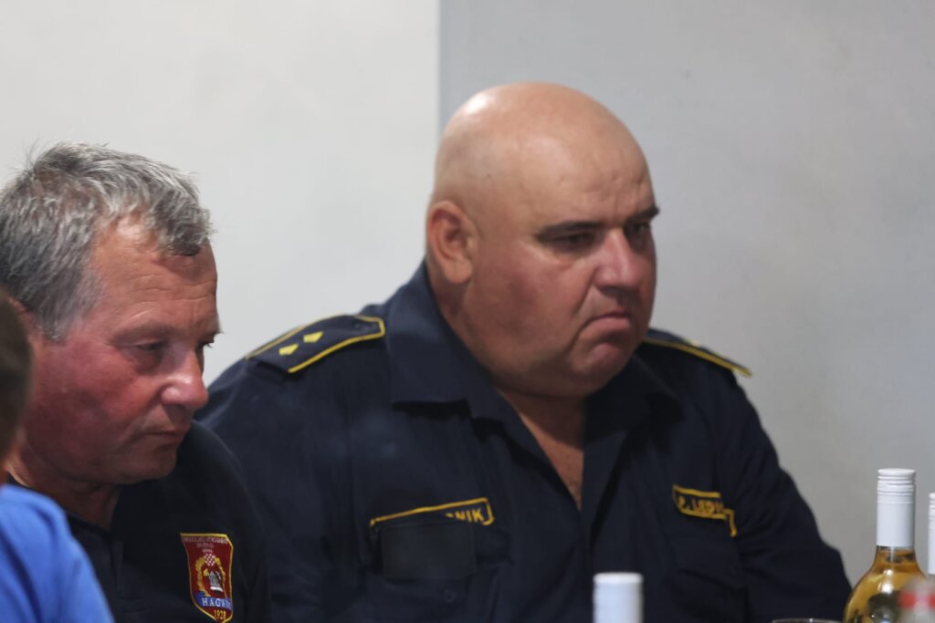 284528d6 3eef 44d4 B32f 6ef83394ff5b