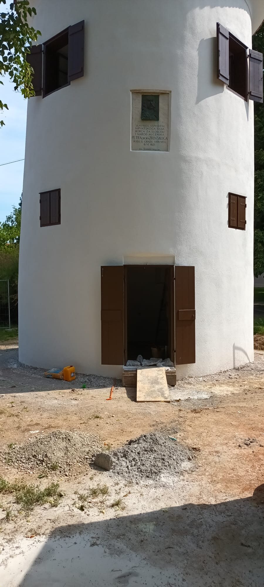 329f7bde 1359 4c77 Bdbf C7358693e440