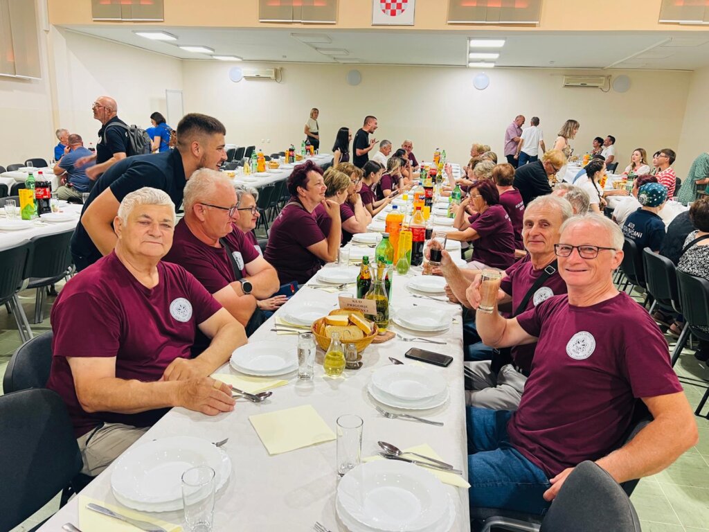 68474344 E57e 4ed0 8274 7b92a8e24388