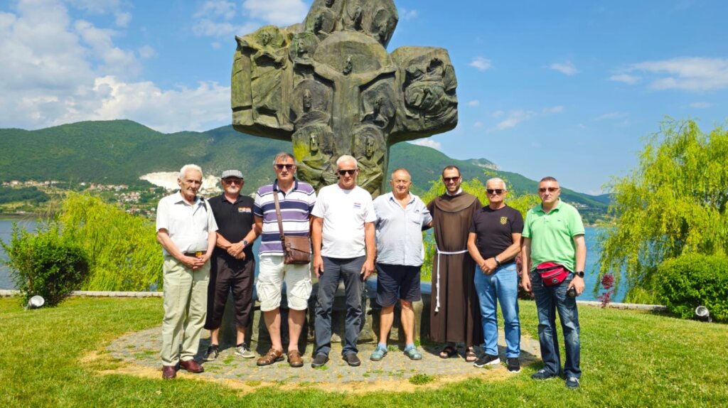 7238856e 3516 4856 A147 026858e660ad