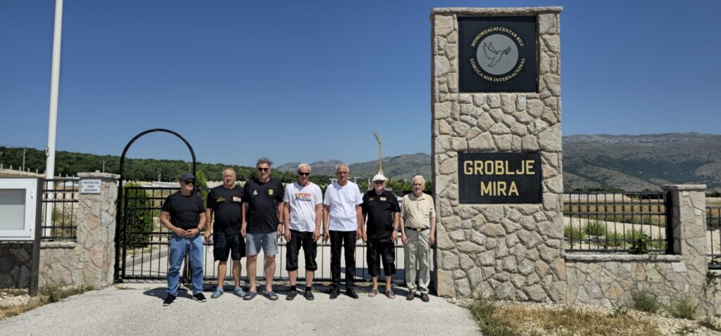 7b9d4e9b Dc75 472f 9f66 9524653877ca