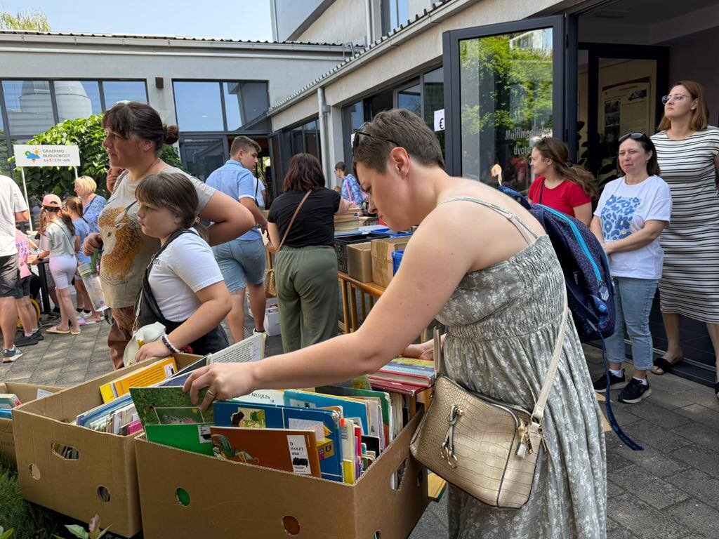 8236990b 7e06 428d Af24 06b33b132ec7