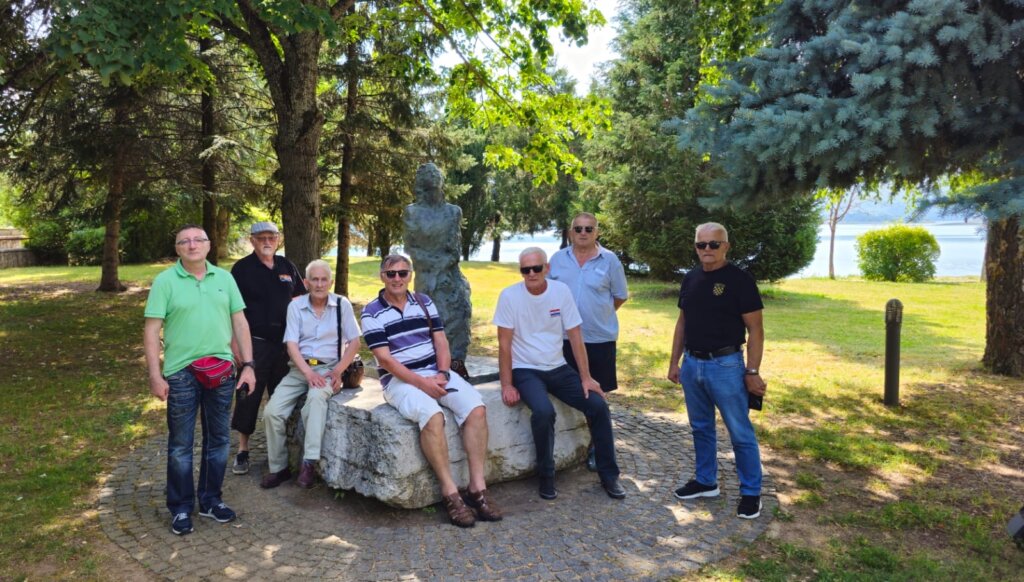 9c6277f1 E5e5 4abc 8e91 4a0c028af9b2