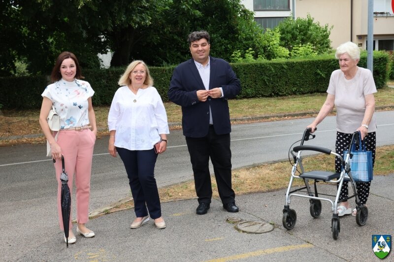 Cn9a1580 800x800 Equal