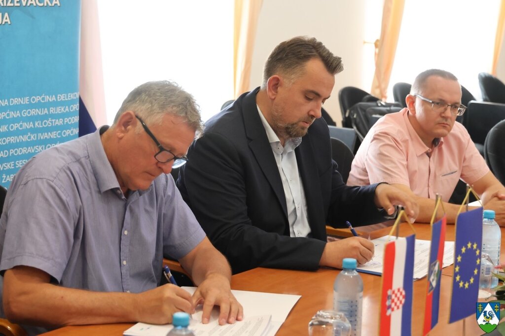 Cn9a1900 1024x853 Equal