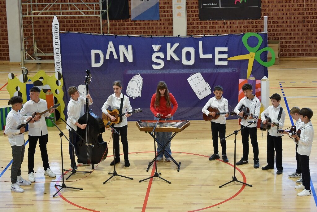 [FOTO] Svečano obilježen Dan Osnovne škole Đurđevac uz bogat program i nastupe učenika