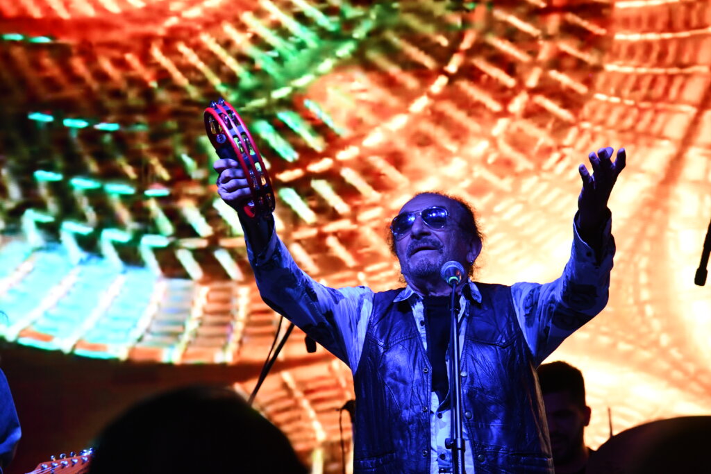 [FOTO/VIDEO] Željko Bebek raspjevao Dubravu