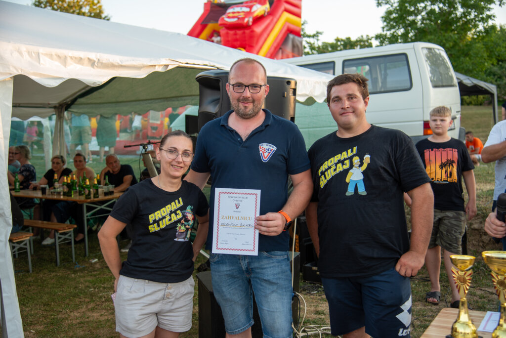 GULAŠIJADA Ekipa “Propali slučaj” pripremila najukusniji gulaš u Svetom Petru Čvrstecu