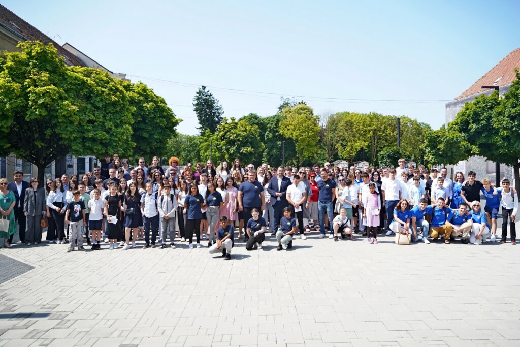 [FOTO] Dodijeljene nagrade najboljim učenicima i njihovim mentorima osnovnih i srednjih škola s područja županije