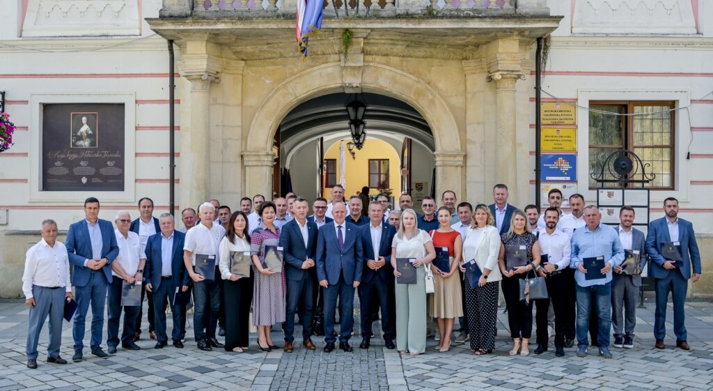 [FOTO] Bačić u Varaždinskoj županiji dodijelio 14 milijuna eura za stambene projekte i komunalnu infrastrukturu