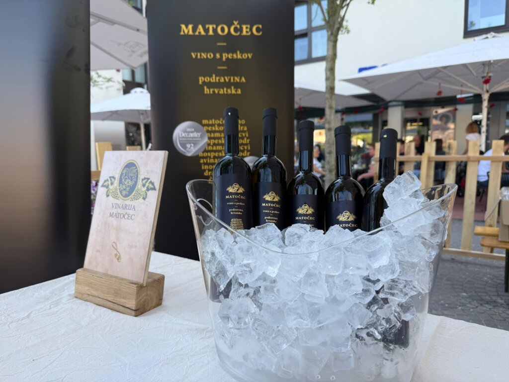 Photo 2025 06 27 19 53 04