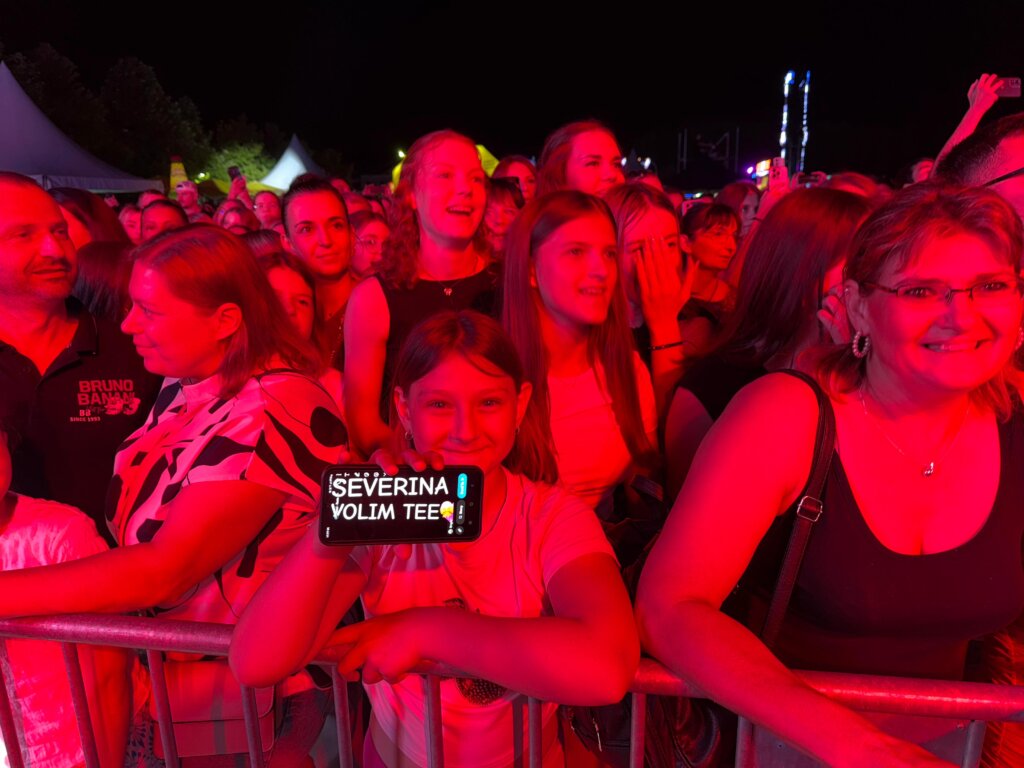 [FOTO/VIDEO] Đurđevačka publika uživala na koncertu Severine