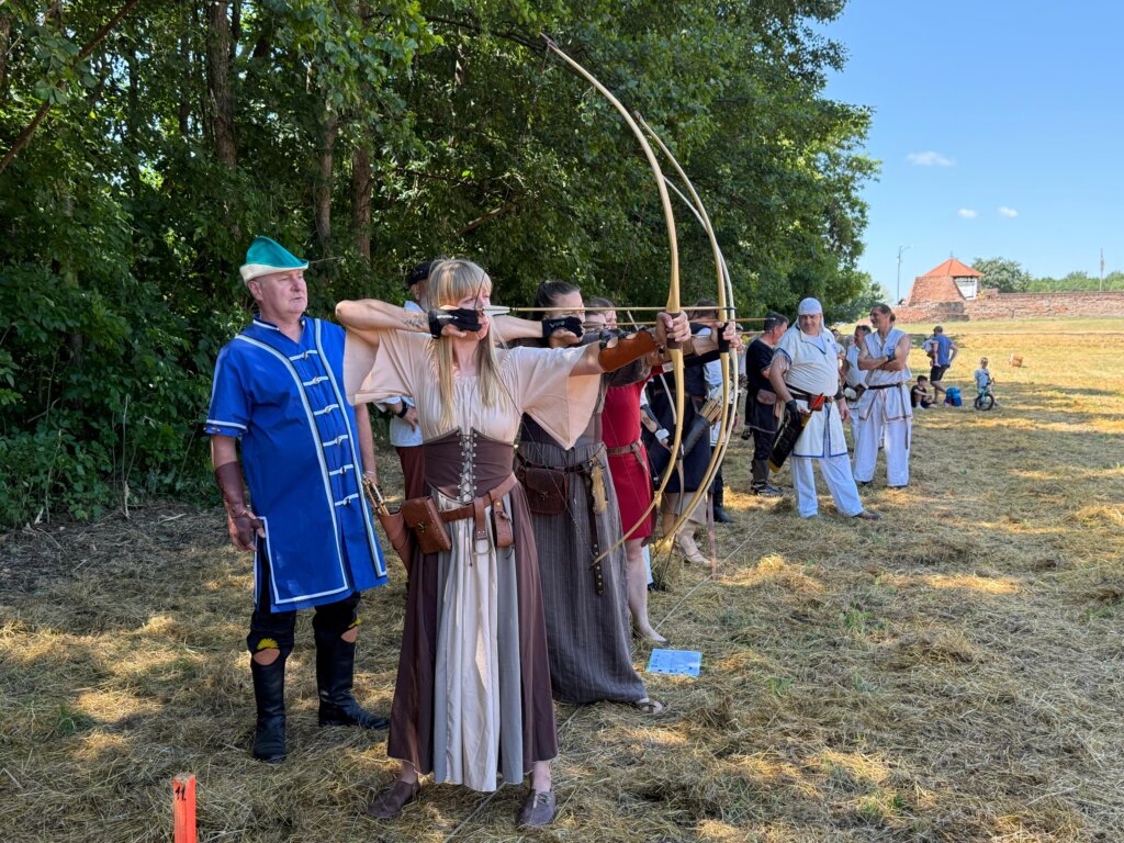 PICOKIJADA U srednjovjekovnom taboru članovi povijesne udruge upriličili streličarski turnir