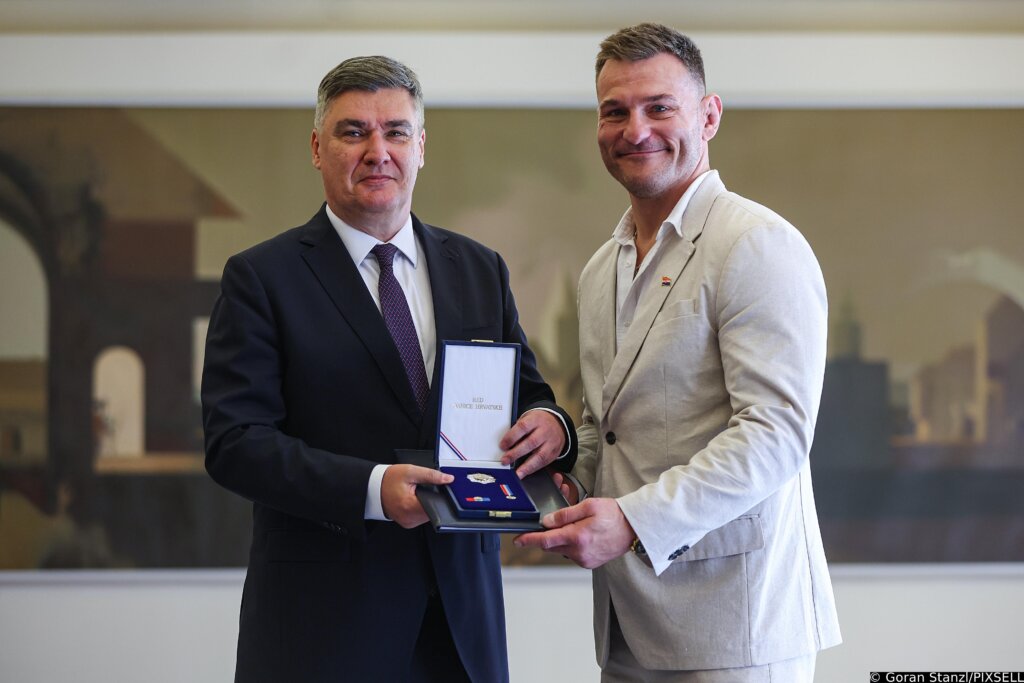 Zagreb: Predsjednik Zoran Milanović Uručio Je Odlikovanje Stipi Miočiću