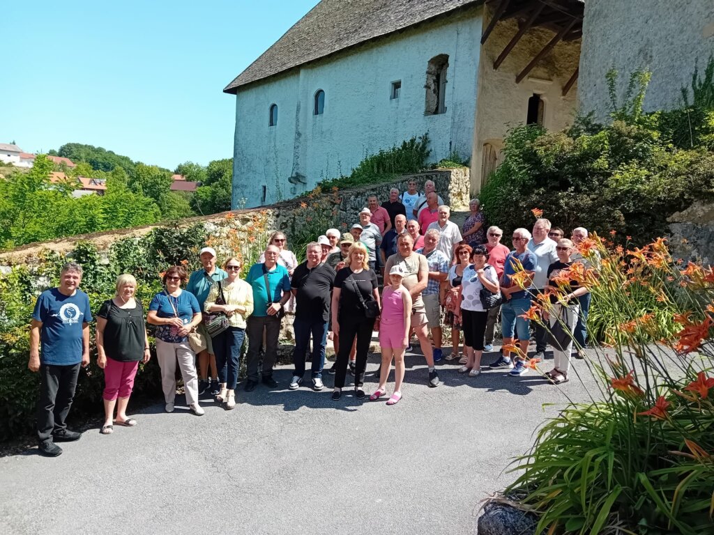 A6795b60 F905 4444 B867 E9e56332fa81